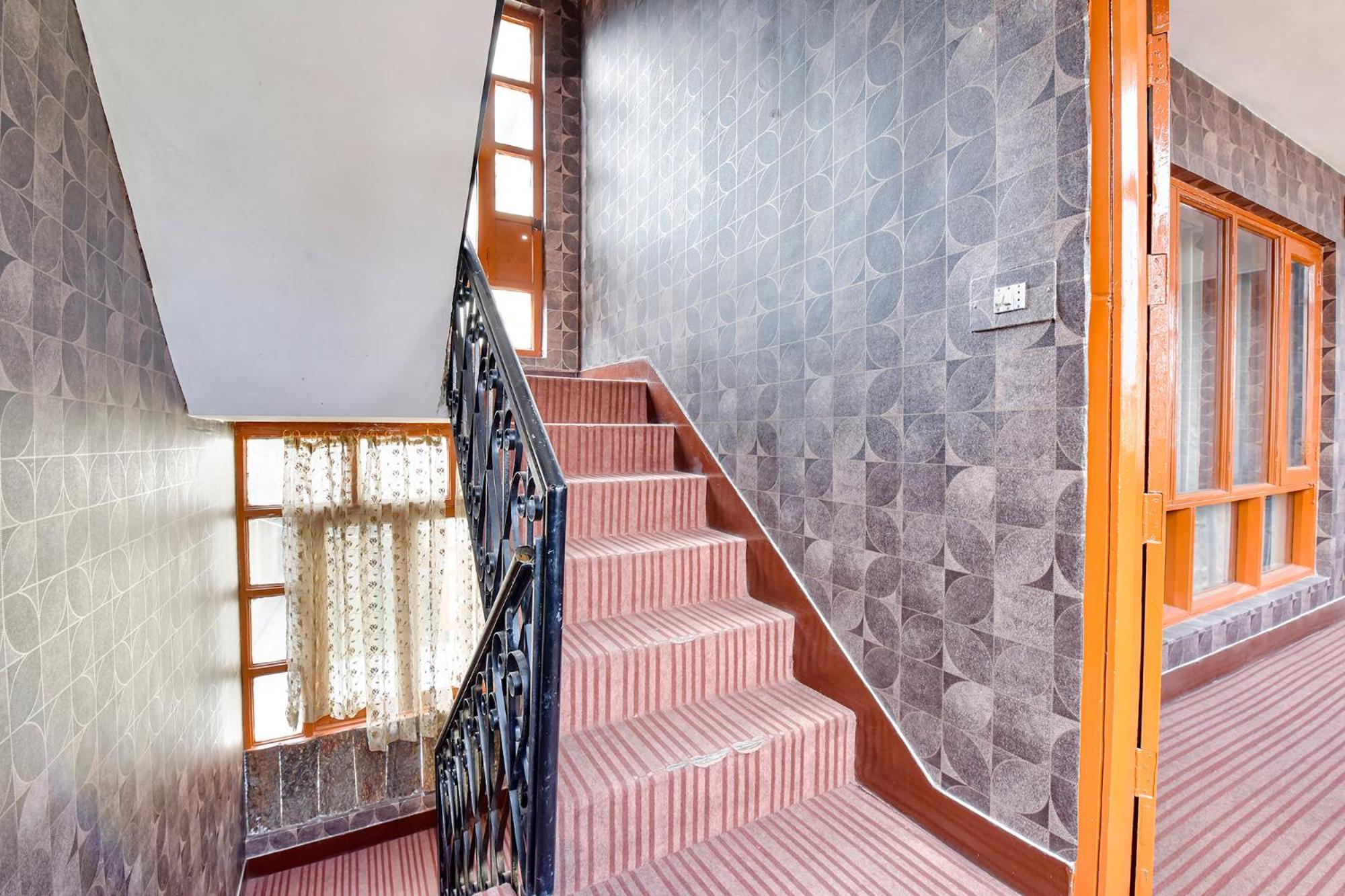 Fabhotel The Legend Residency 2*