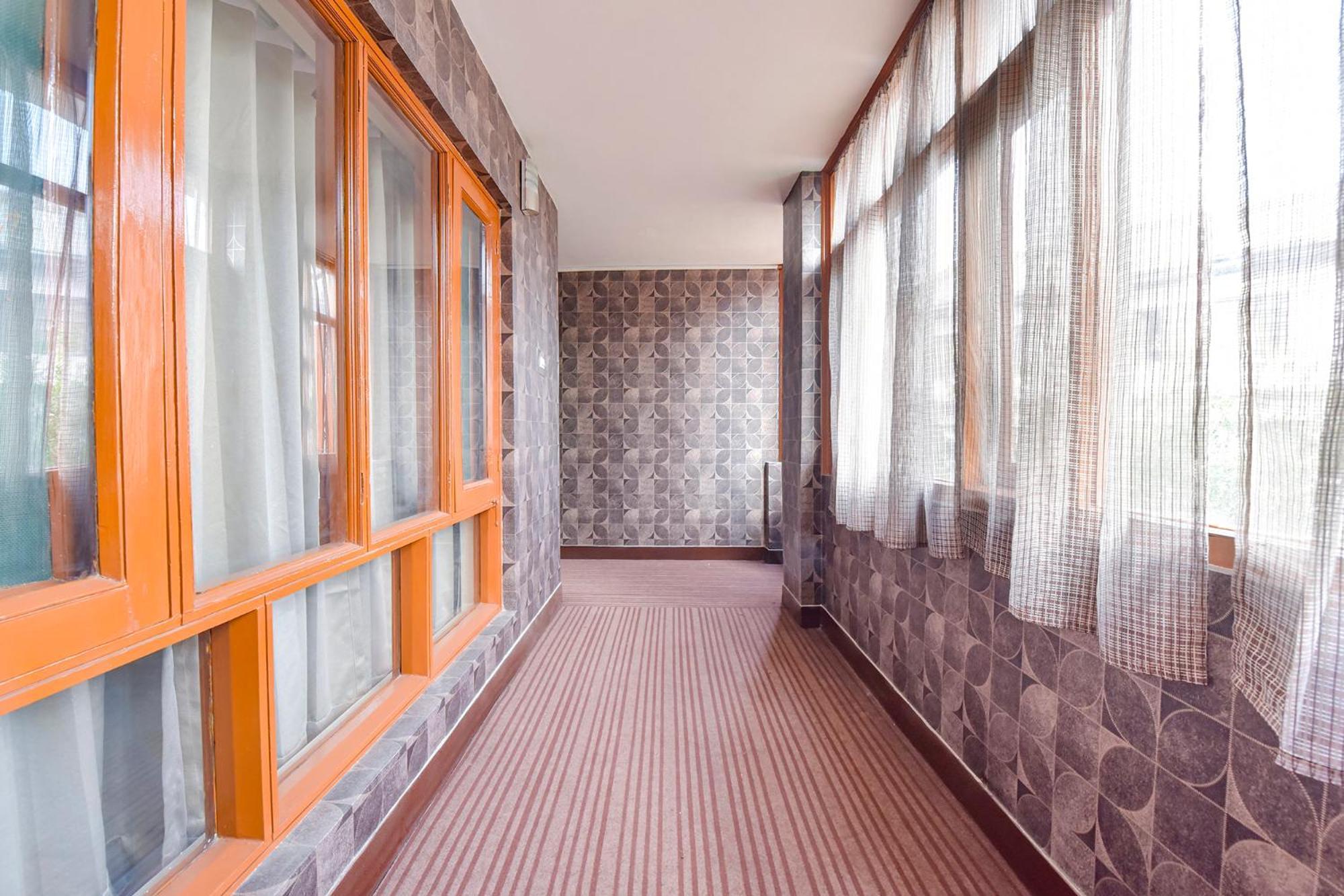Hotel Fabhotel The Legend Residency
