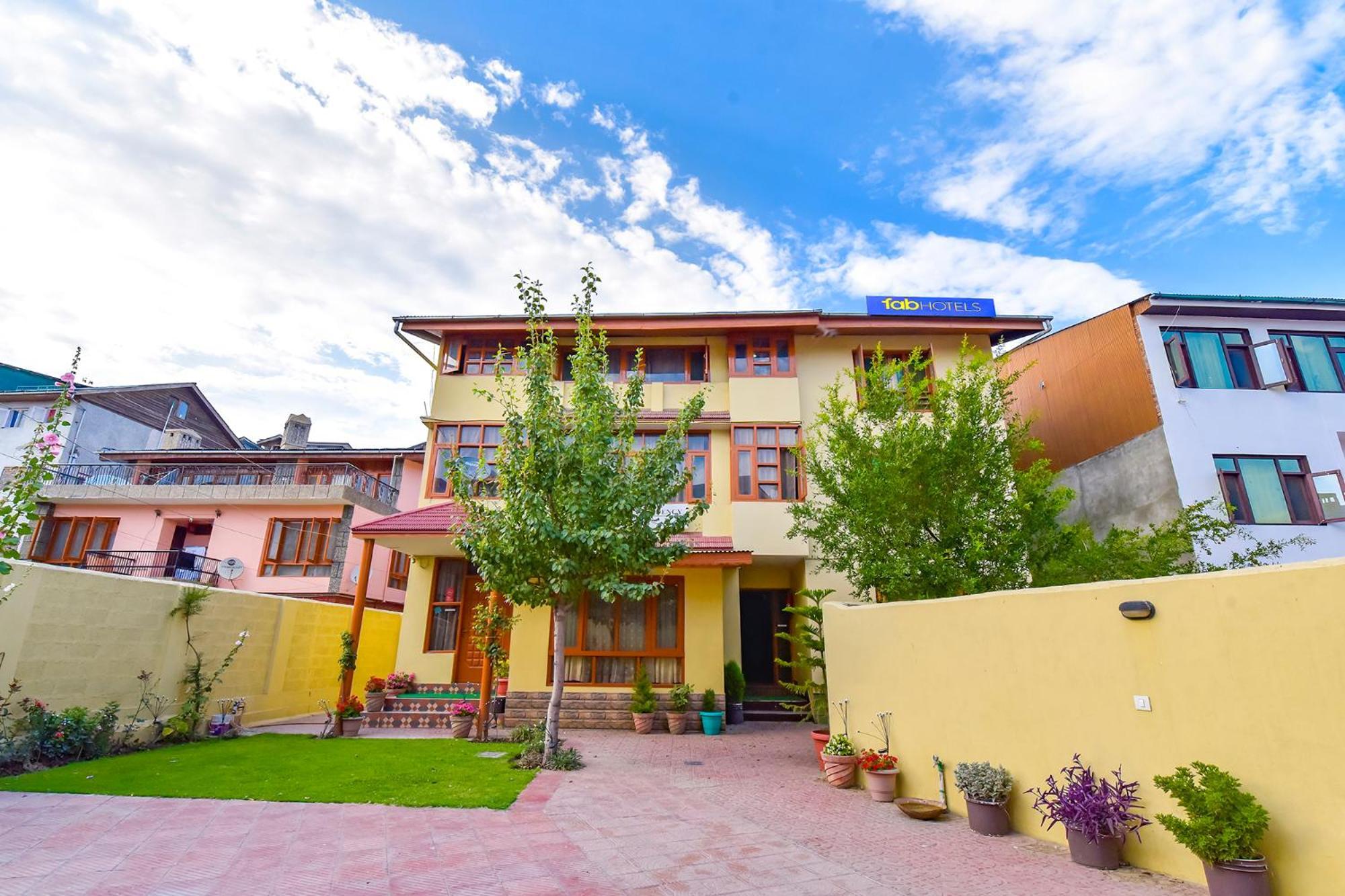 Fabhotel The Legend Residency