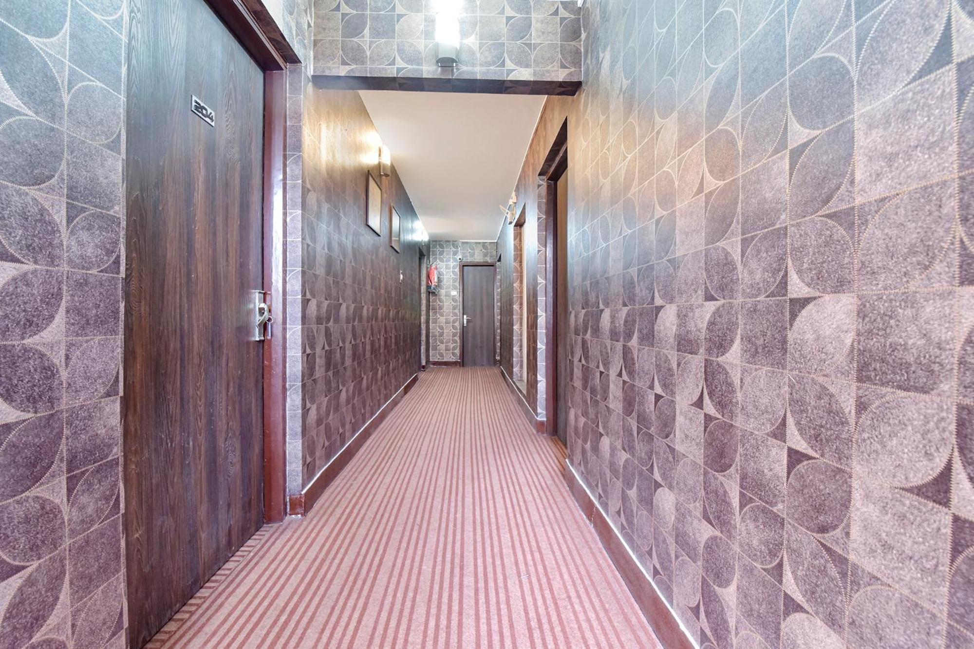 Hotel Fabhotel The Legend Residency