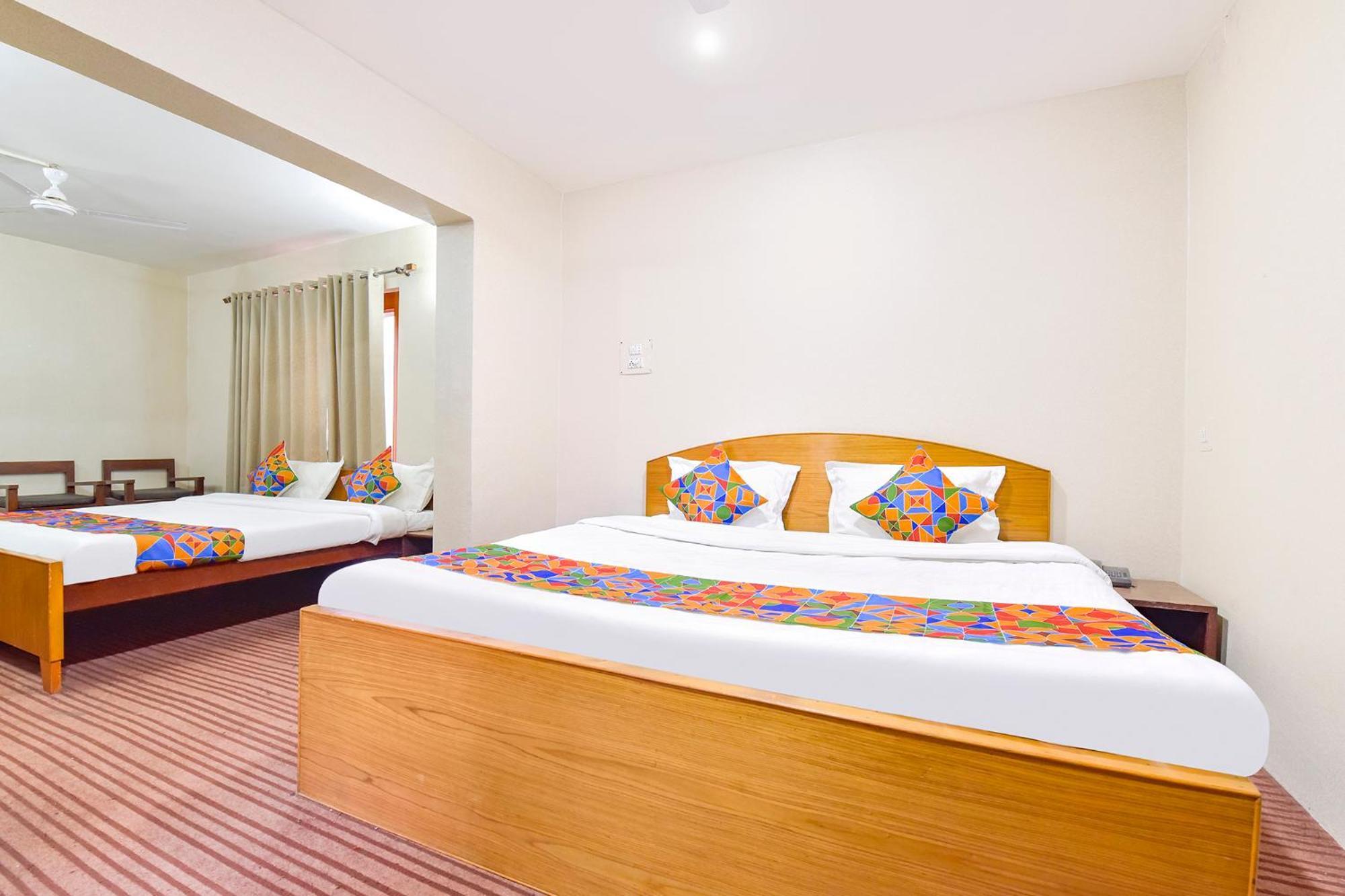 Fabhotel The Legend Residency 2*