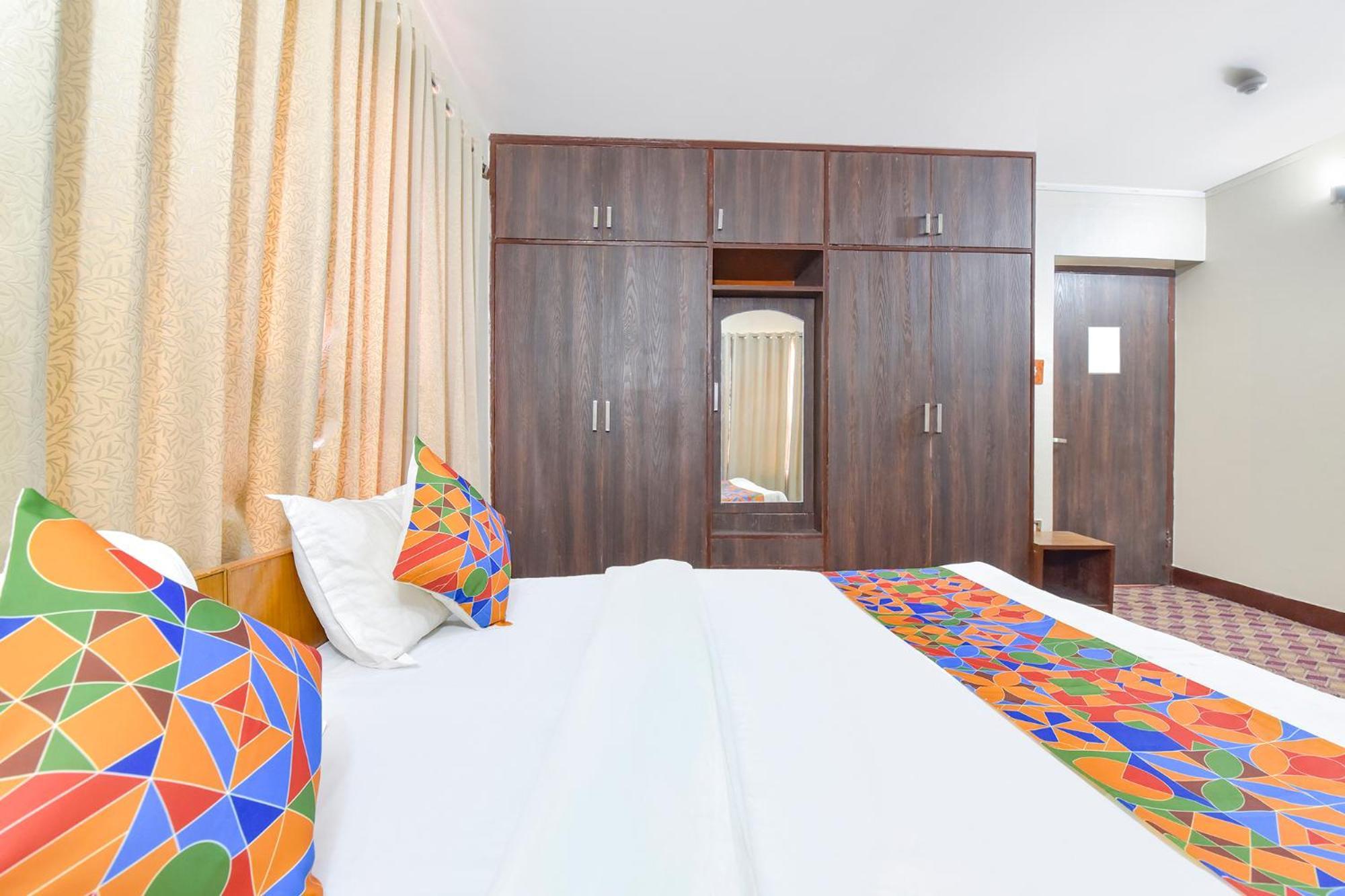 Fabhotel The Legend Residency