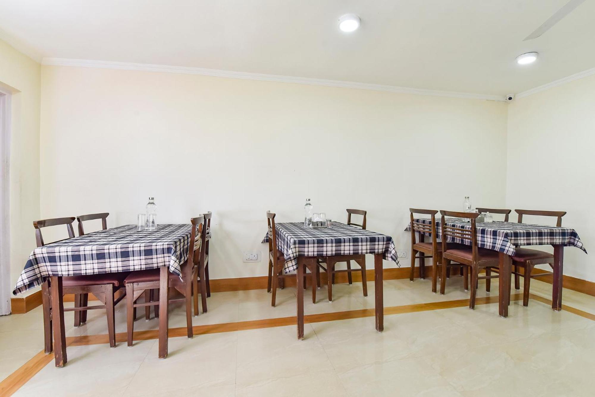 Fabhotel Day's Hotel Srinagar (Jammu and Kashmir)