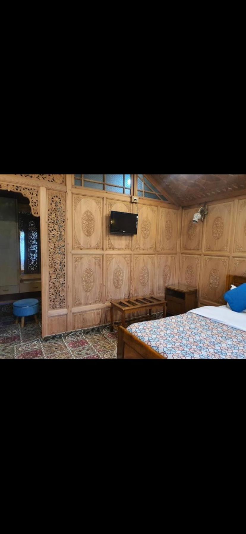 Hotel Royal Heritage Houseboats Srinagar (Jammu and Kashmir)