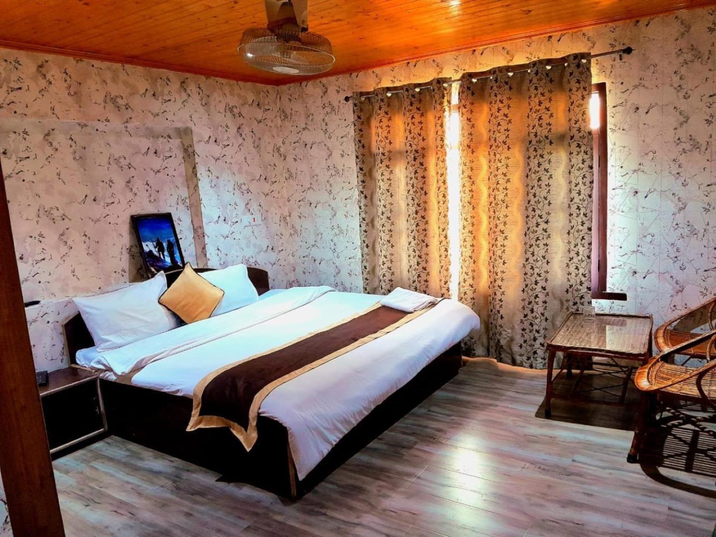 Sheesha Residency Srinagar (Jammu and Kashmir)