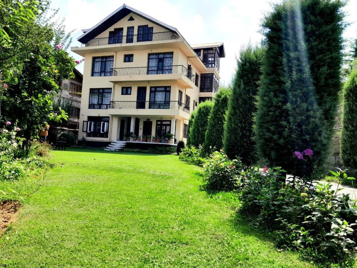 Hotel Sheesha Residency 3*