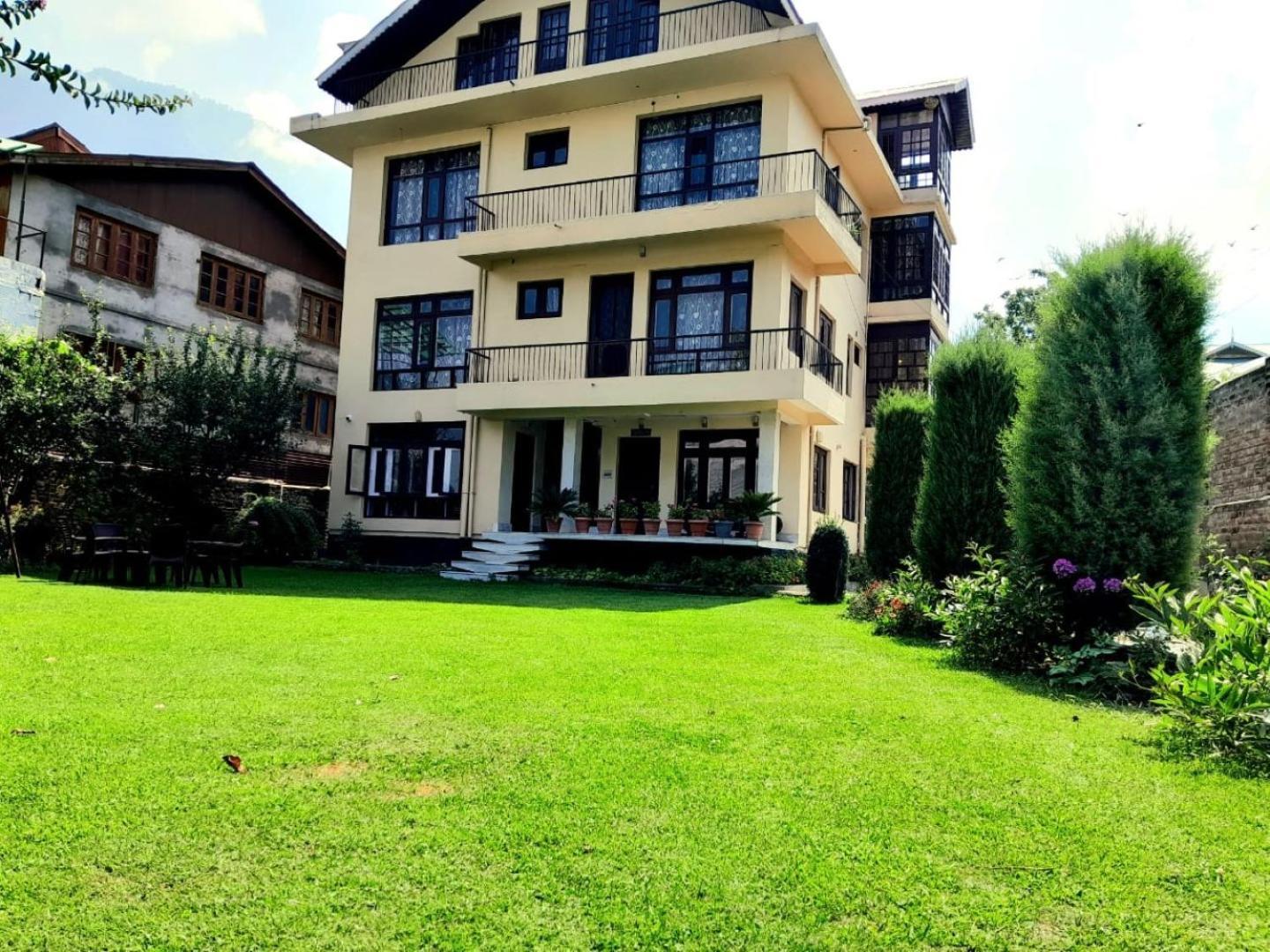 Sheesha Residency Hotel Srinagar (Jammu and Kashmir)