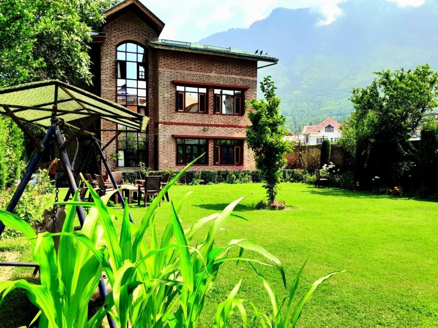 Hotel Sheesha Residency Srinagar (Jammu and Kashmir)