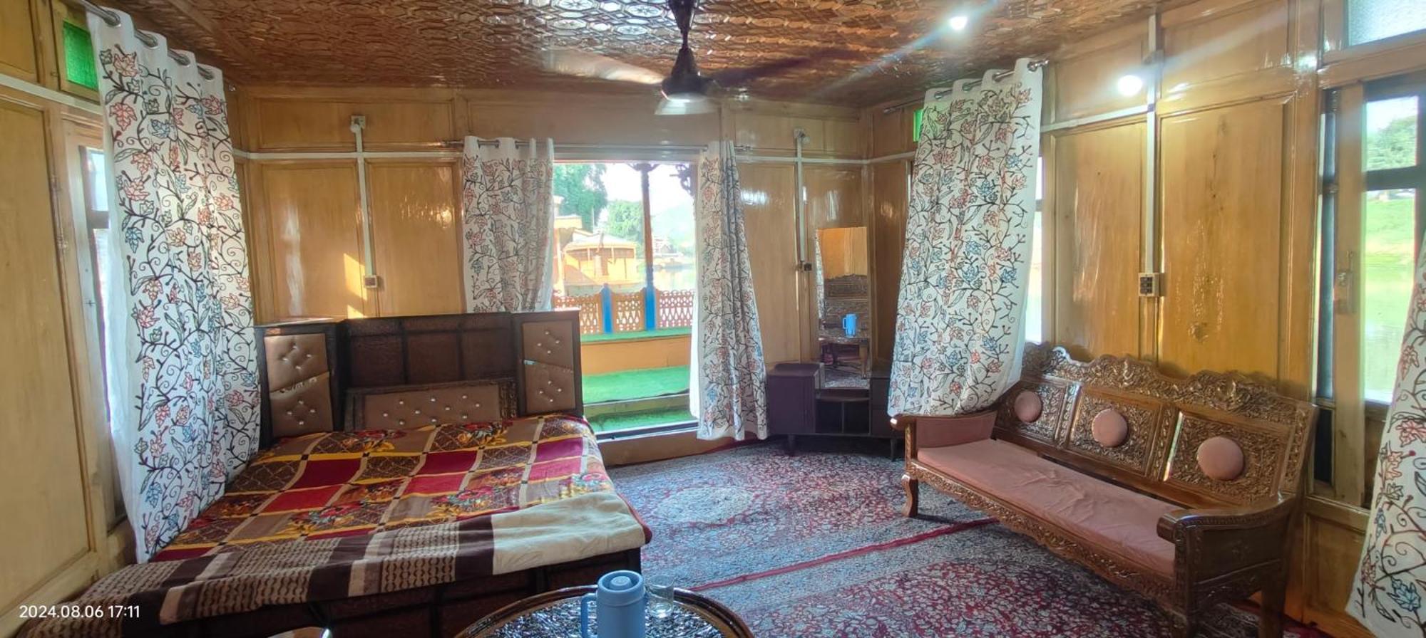 Houseboat Karima Palace Hotel 3*