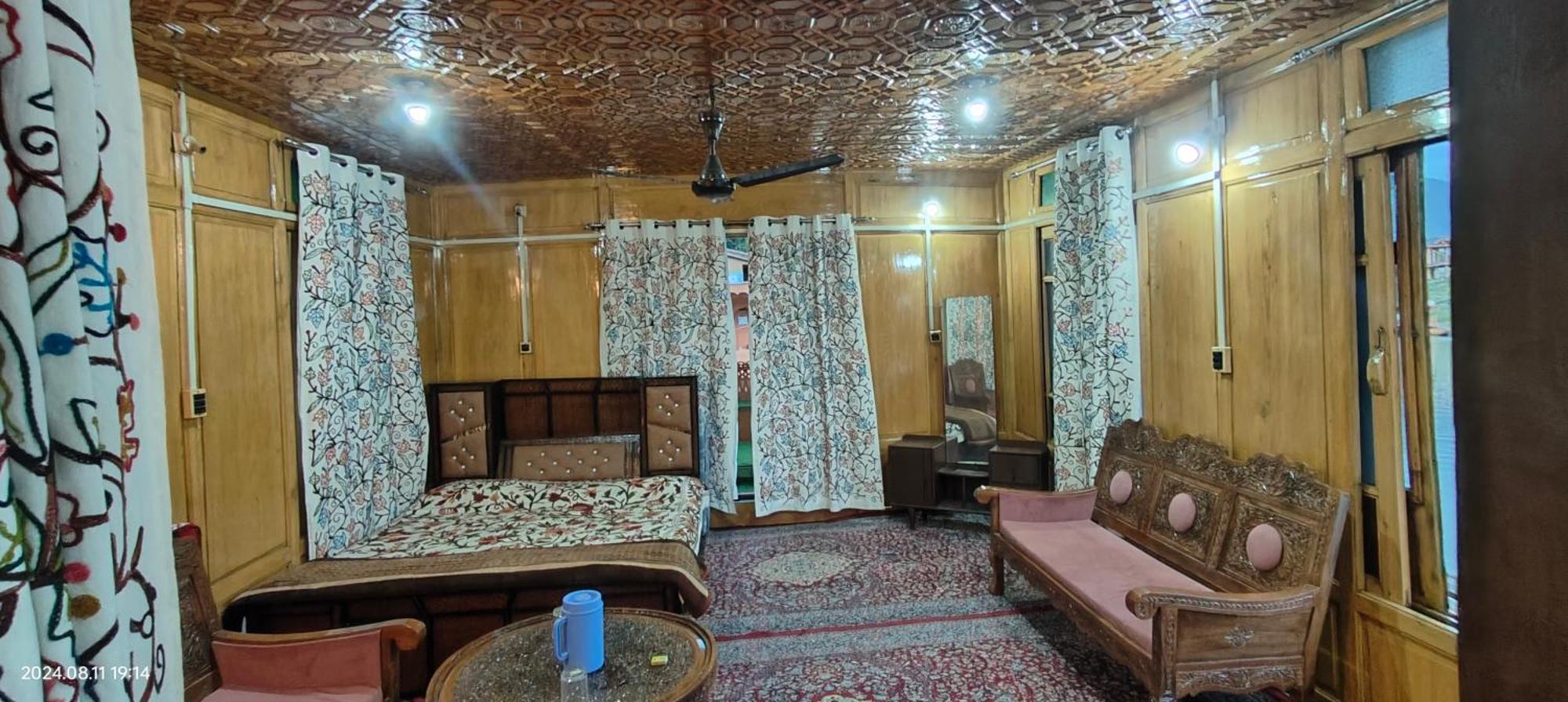 Houseboat Karima Palace Hotel Srinagar (Jammu and Kashmir)