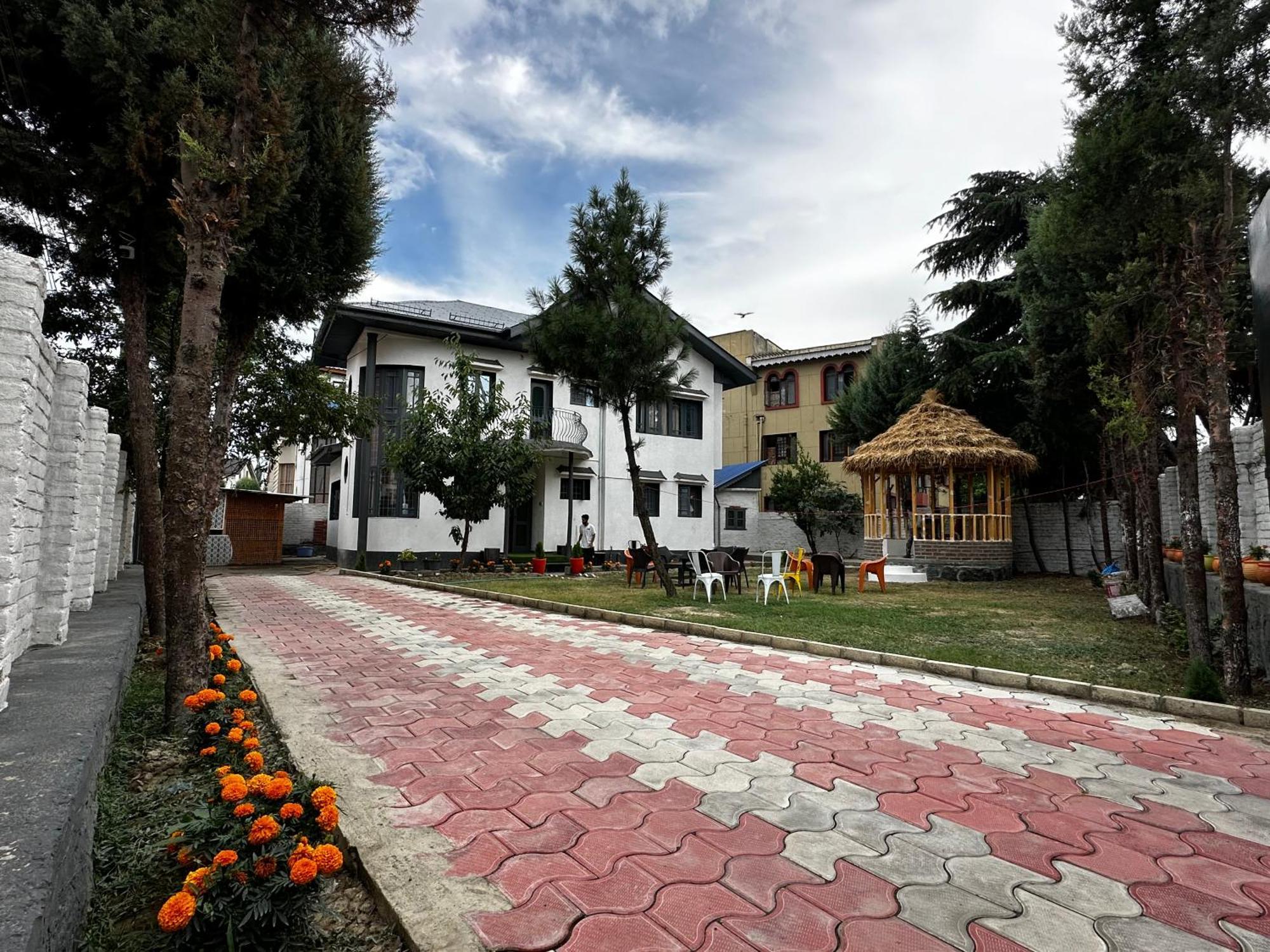 Villa Luxury Escape - Dilan Residency Srinagar (Jammu and Kashmir)