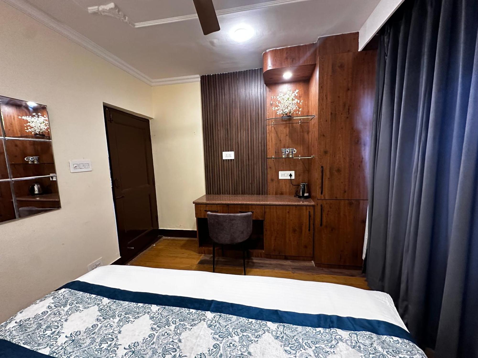 Luxury Escape - Dilan Residency *