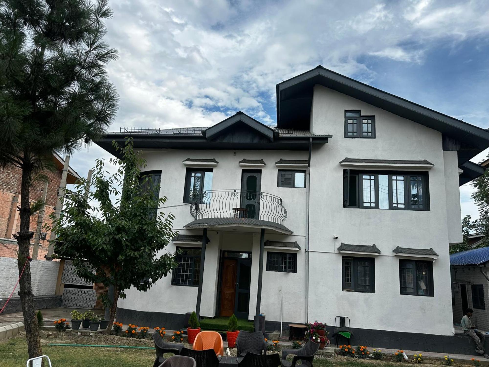Luxury Escape - Dilan Residency * Srinagar (Jammu and Kashmir)