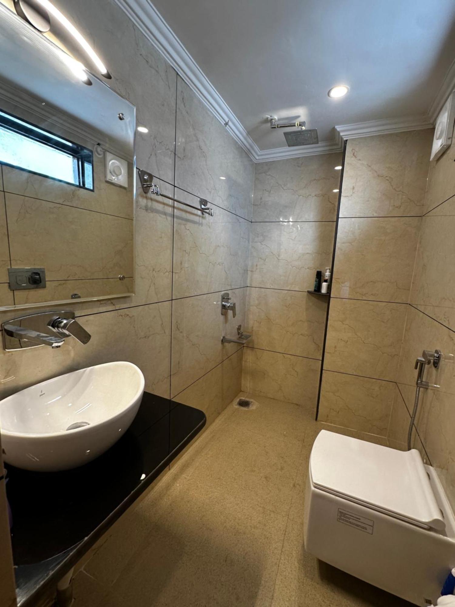 Luxury Escape - Dilan Residency Villa