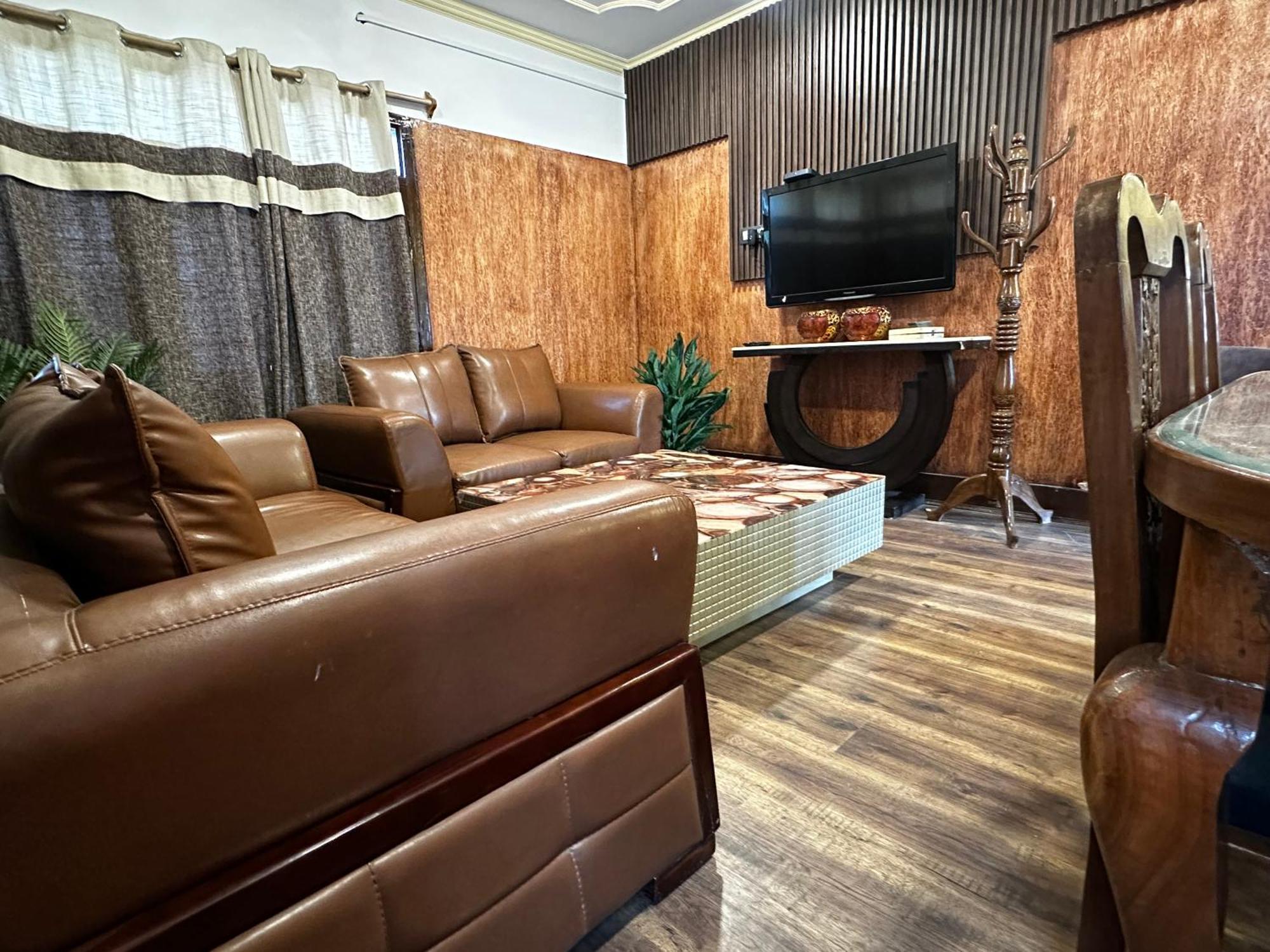 Luxury Escape - Dilan Residency *