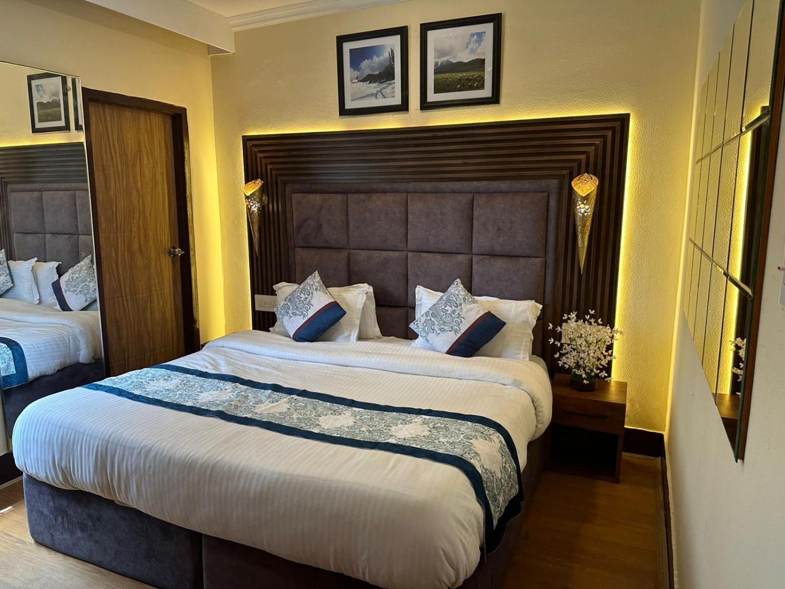 Luxury Escape - Dilan Residency Villa