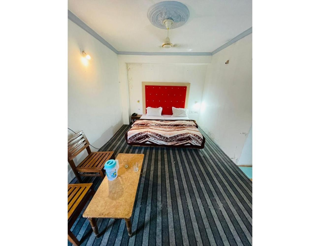 Muneer Ishfan, Homestay