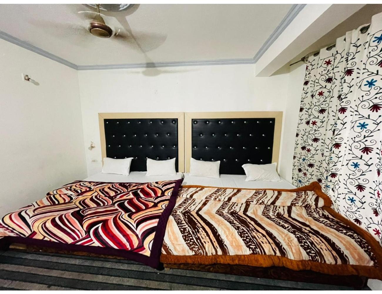 Muneer Ishfan, Homestay Srinagar (Jammu and Kashmir)