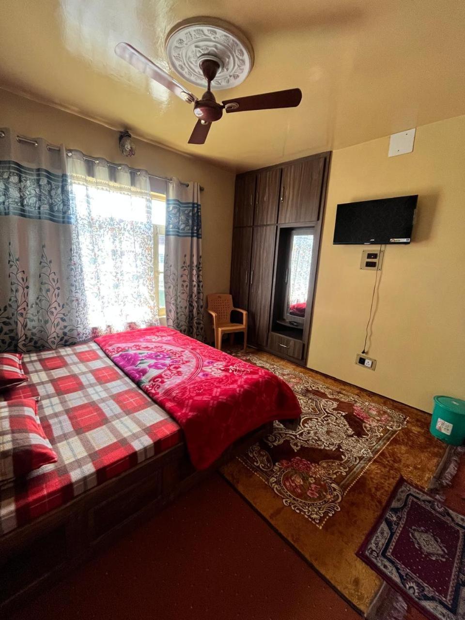 Hotel Shahin Heritage And Srinagar (Jammu and Kashmir)