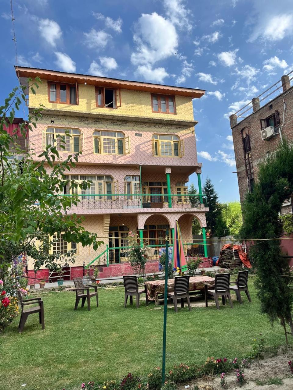Shahin Heritage And Srinagar (Jammu and Kashmir)