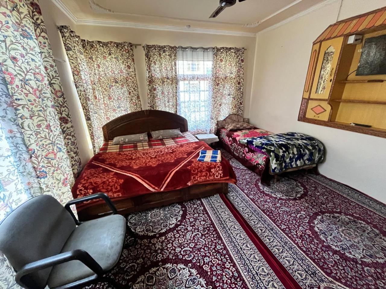 Shahin Heritage And Hotel Srinagar (Jammu and Kashmir)