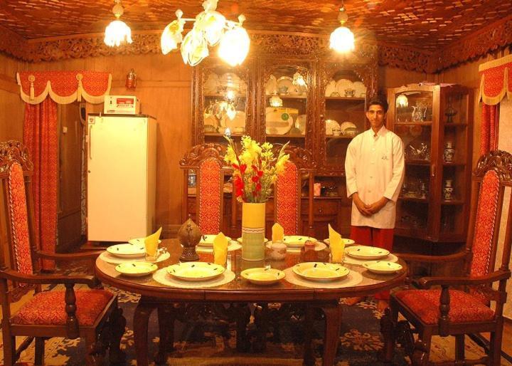 Resort Houseboat Plato Excellence Srinagar (Jammu and Kashmir)