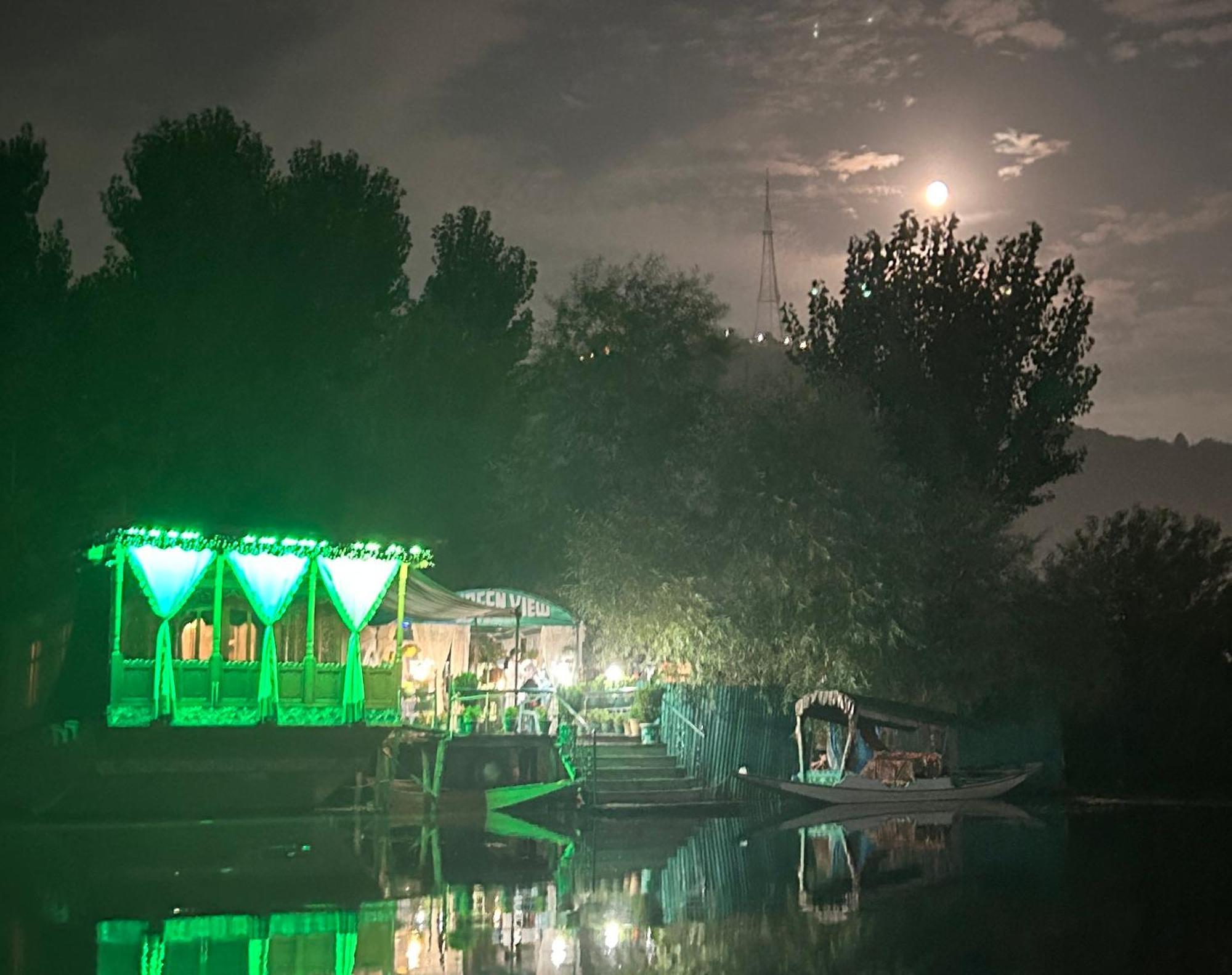 View Group Of Houseboats 4*