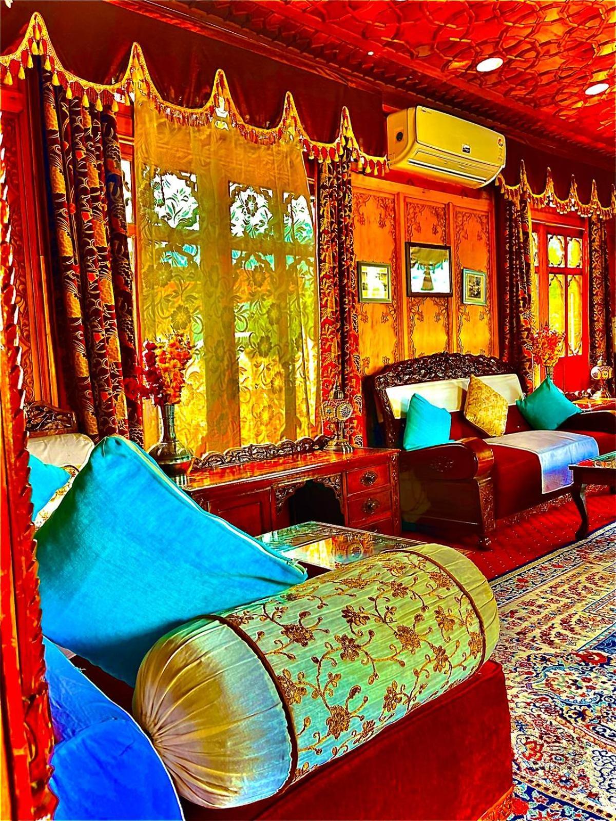 Crown Of India Group Of Houseboats Hotel 4*