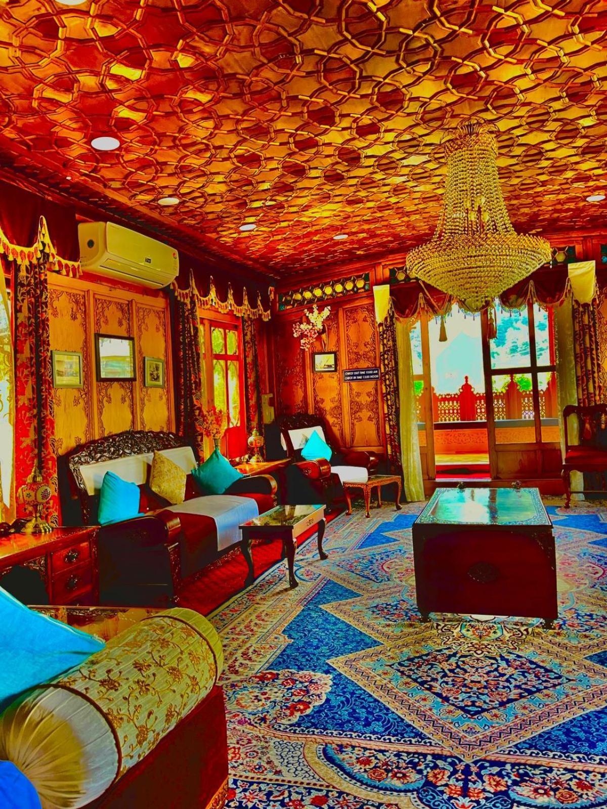 Hotel Crown Of India Group Of Houseboats 4*