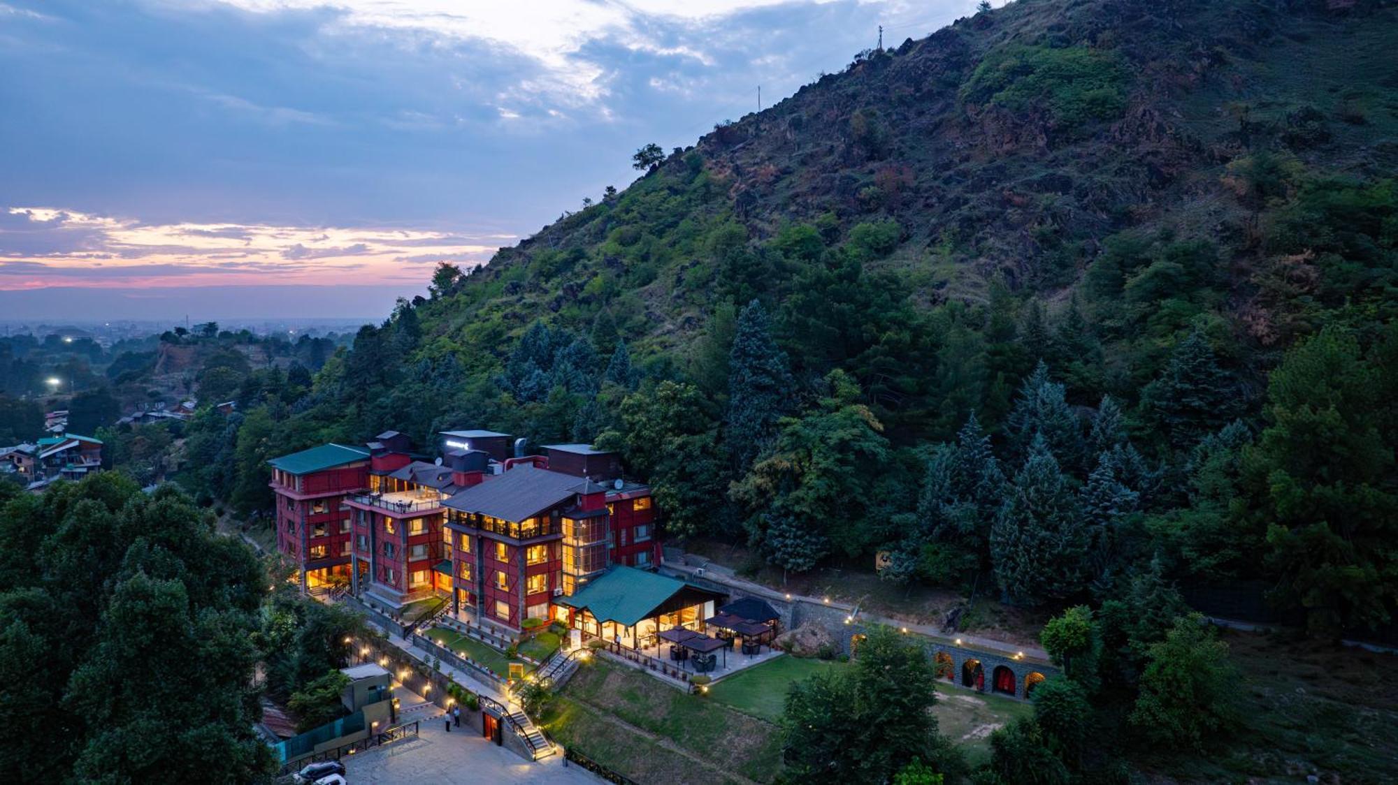 Golden Tulip Srinagar (Jammu and Kashmir)