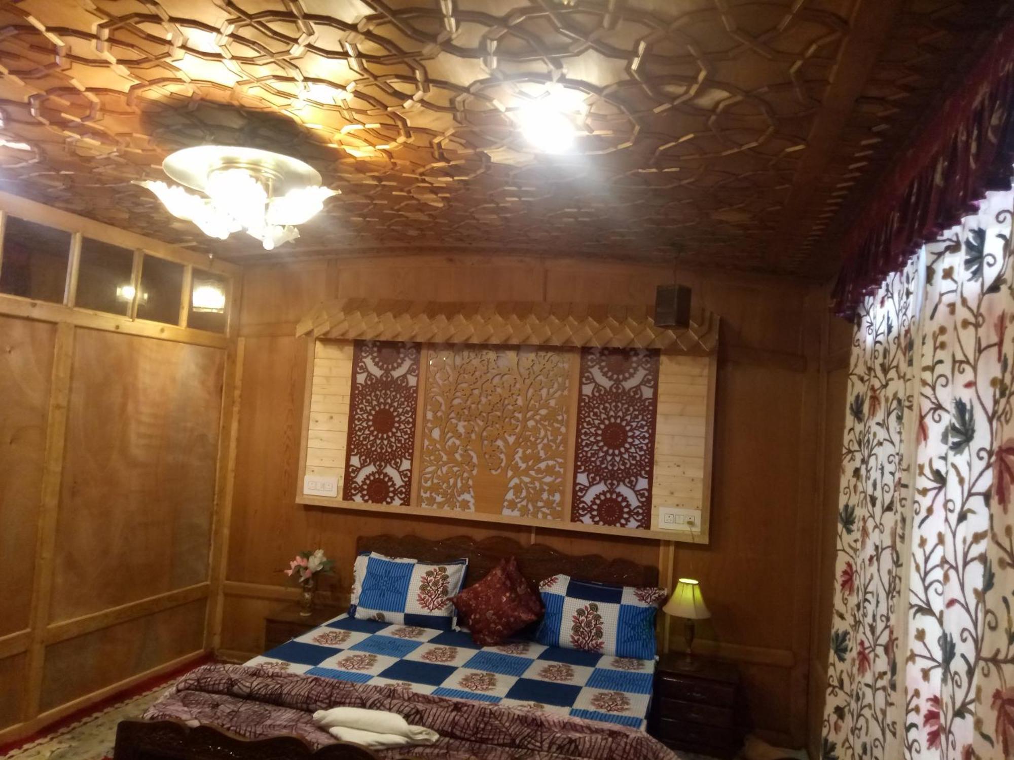 Bed & Breakfast House Boat New Manora Srinagar (Jammu and Kashmir)
