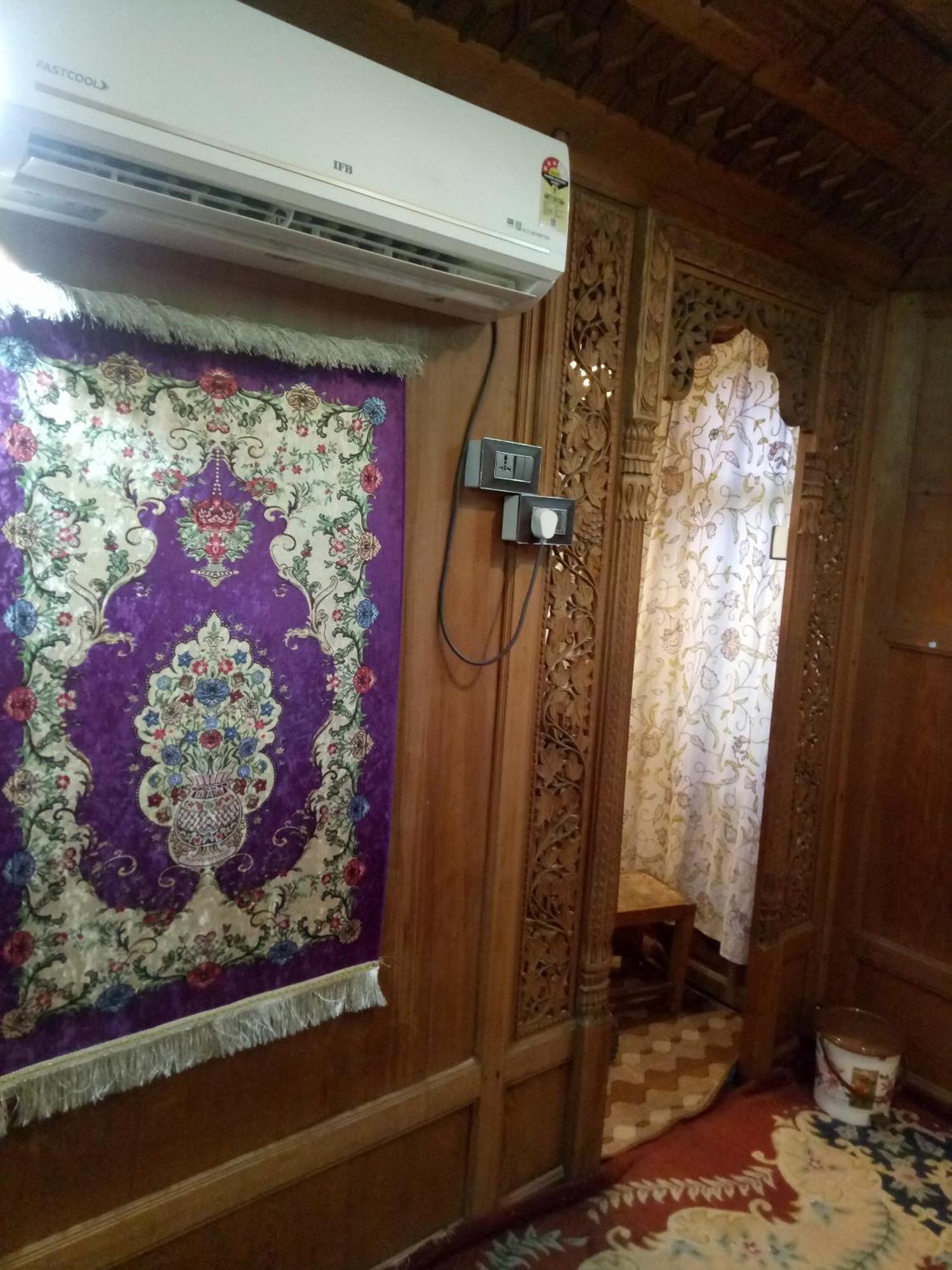 House Boat New Manora Bed & Breakfast