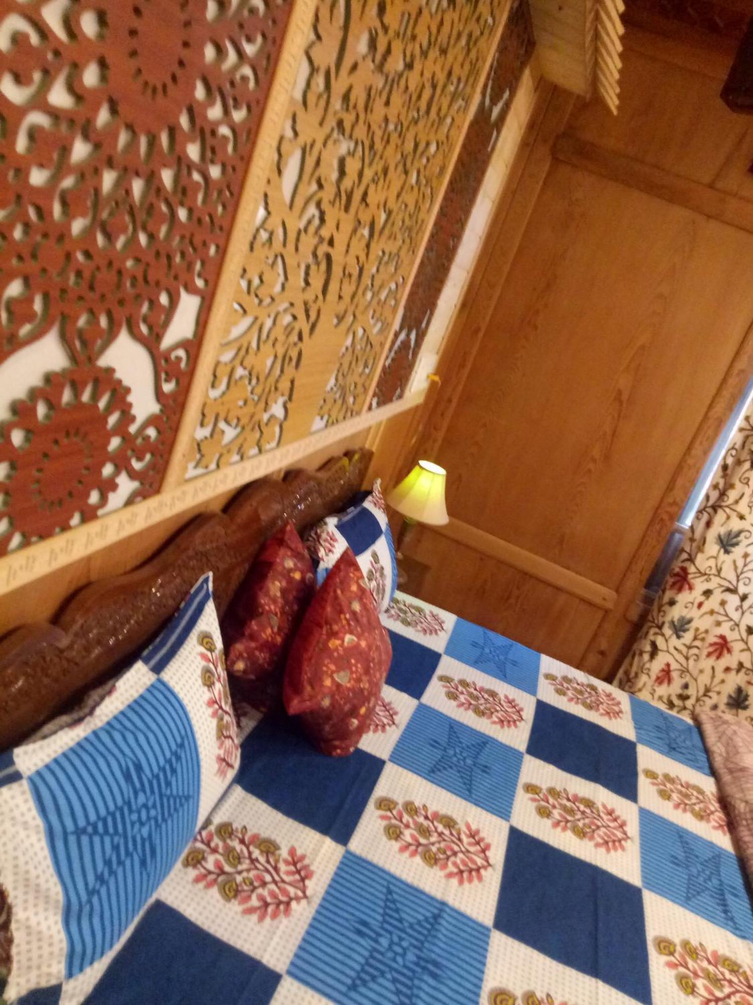 House Boat New Manora Bed & Breakfast 2*
