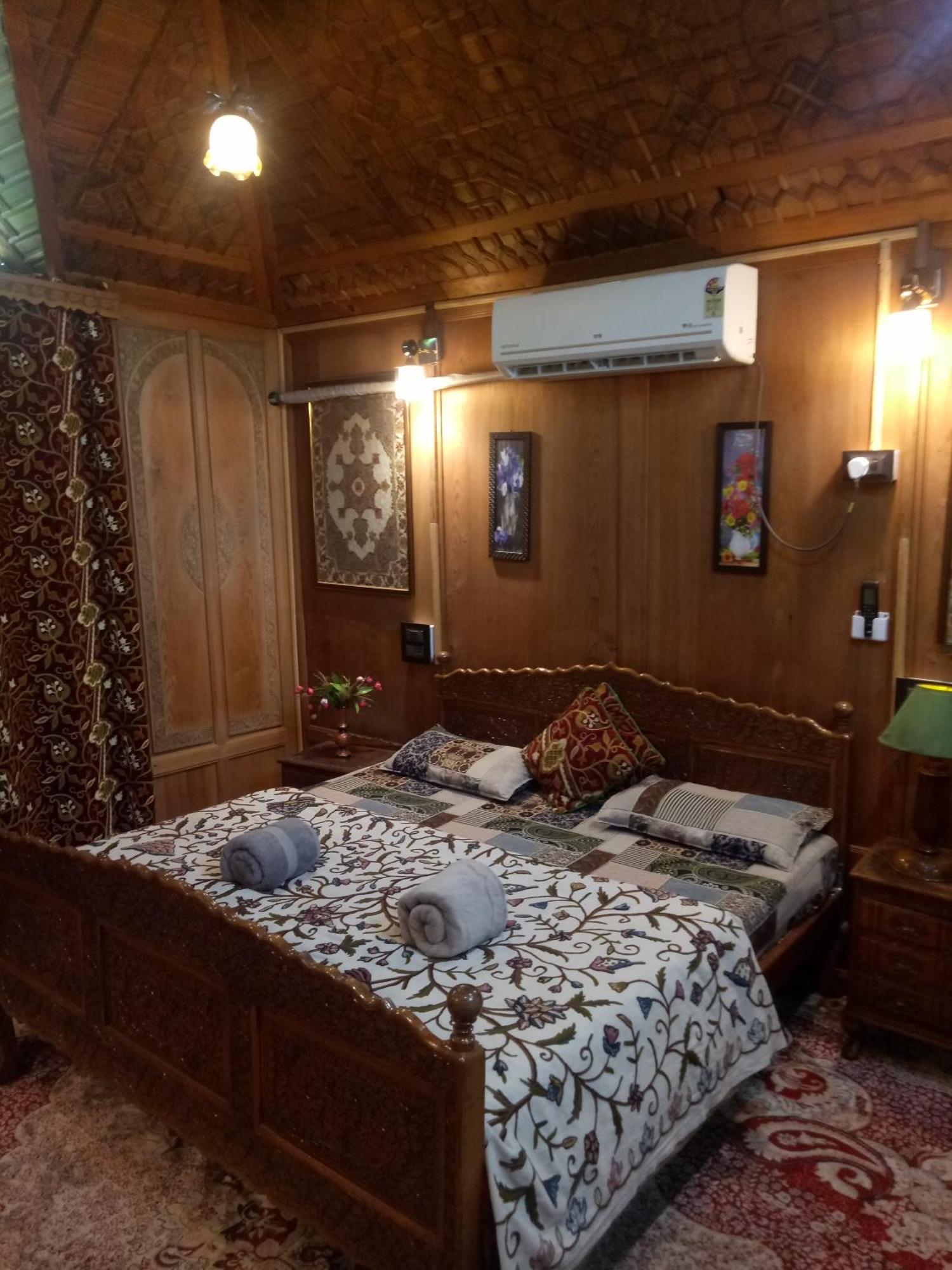 Bed & Breakfast House Boat New Manora Srinagar (Jammu and Kashmir)