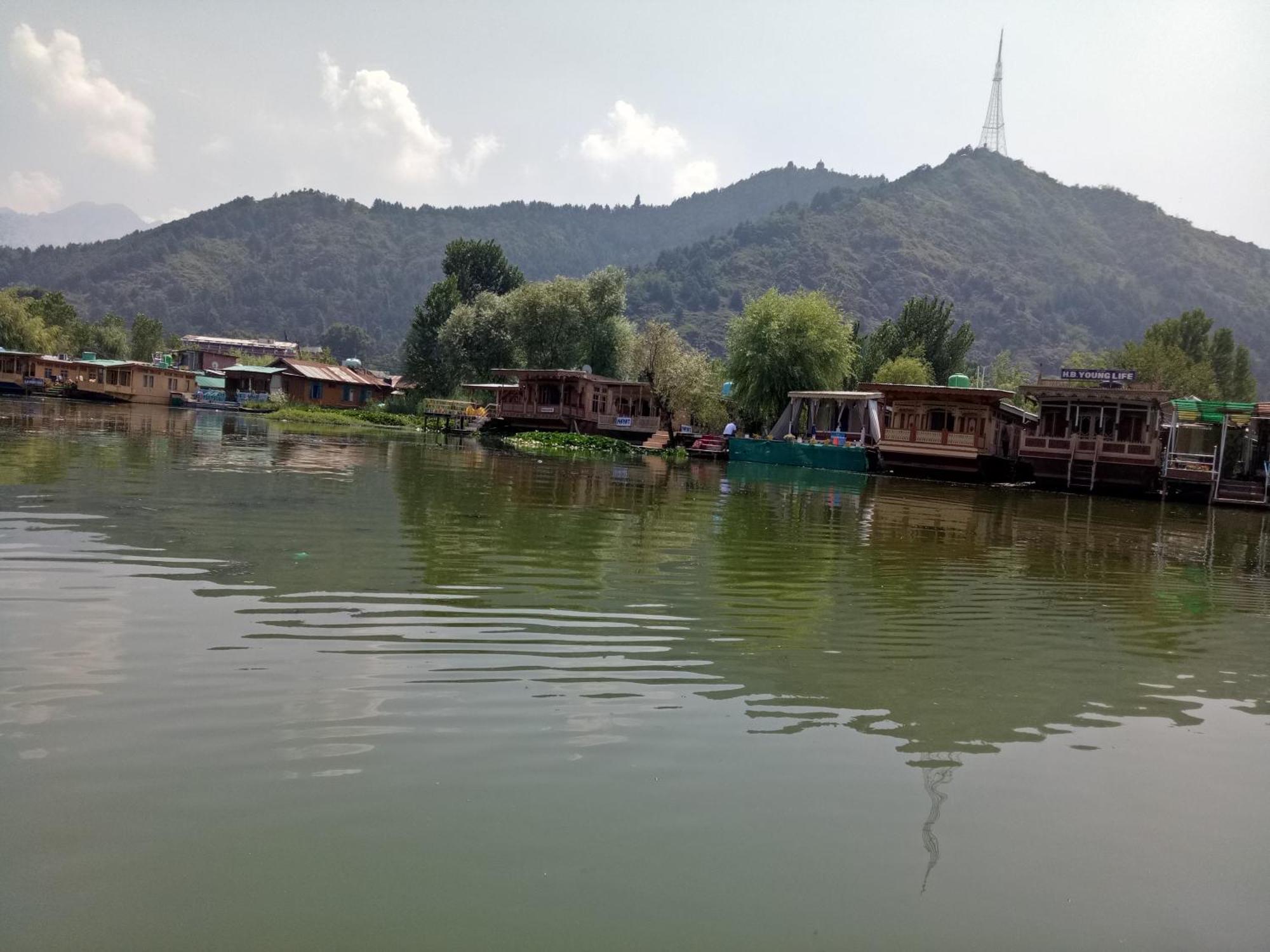 House Boat New Manora 2*