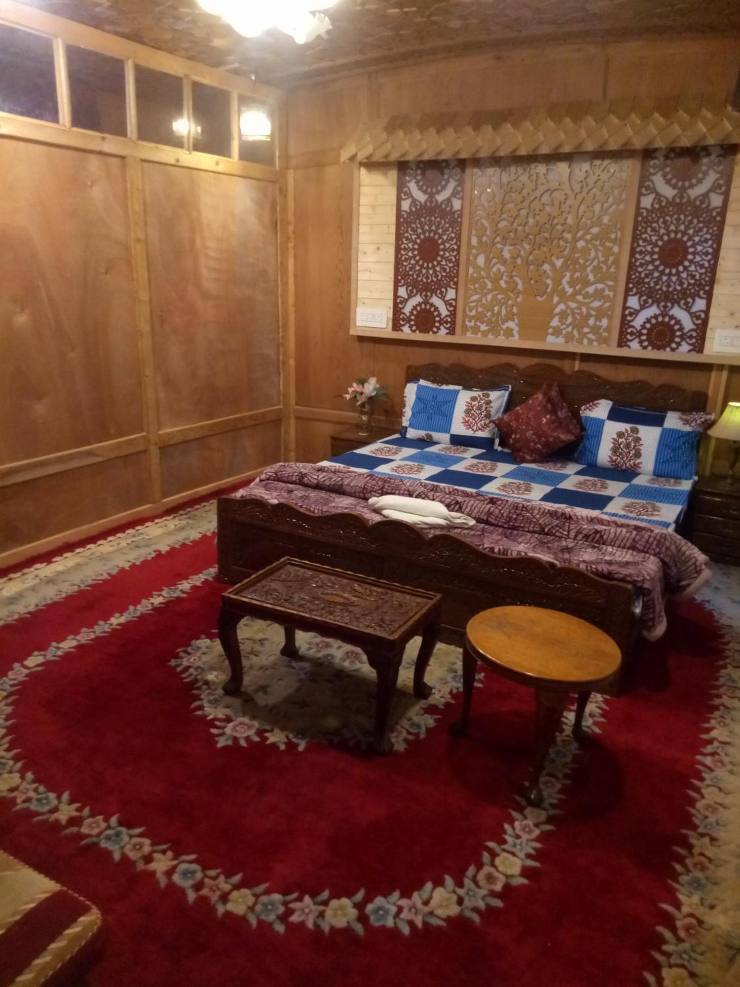 House Boat New Manora Bed & Breakfast 2*