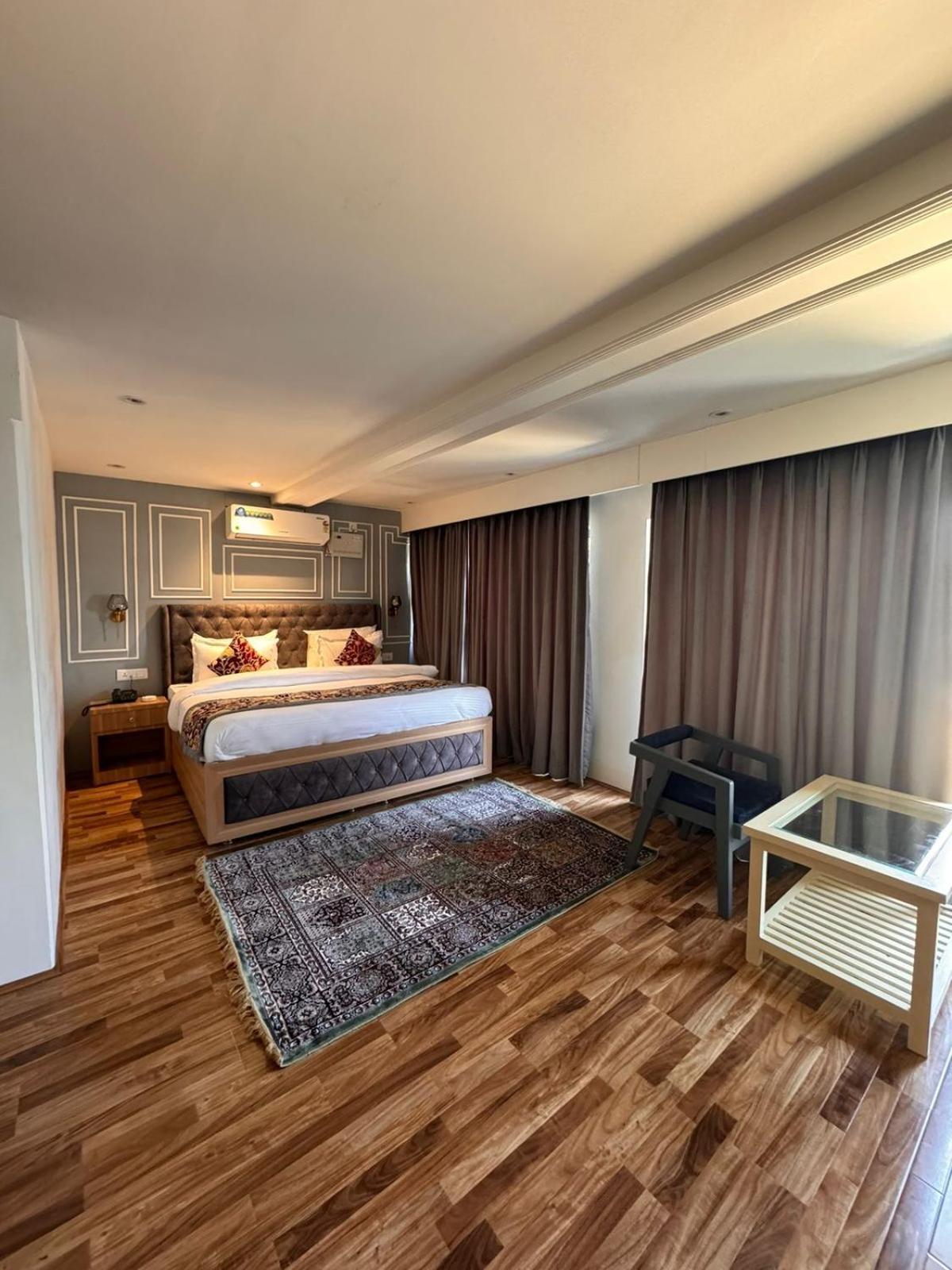 Hotel De Elaaf The Luxury Srinagar (Jammu and Kashmir)