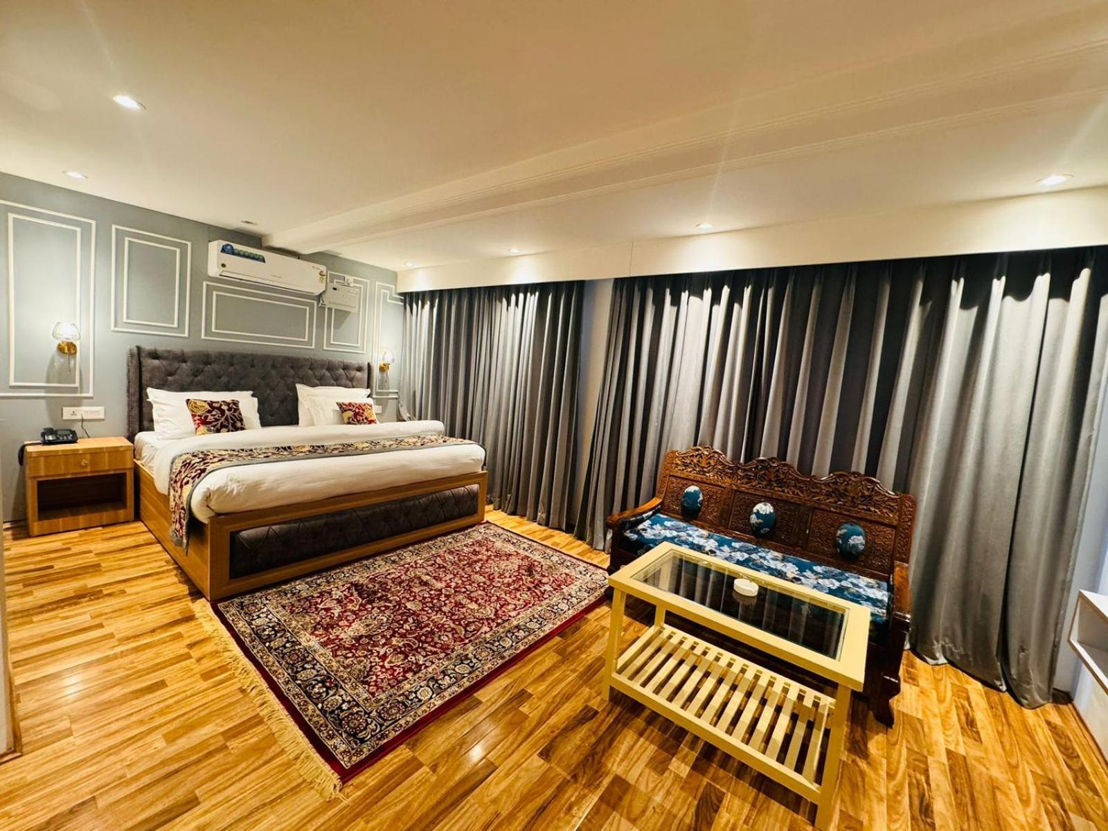 De Elaaf The Luxury