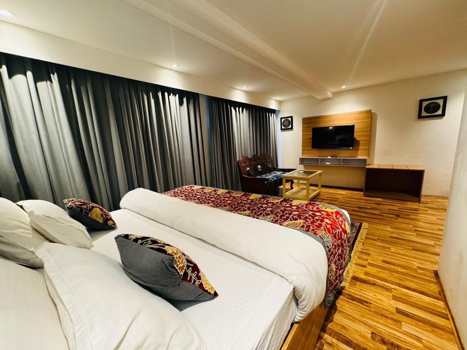Hotel De Elaaf The Luxury Srinagar (Jammu and Kashmir)