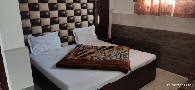 Parveen Hotel Srinagar (Jammu and Kashmir)