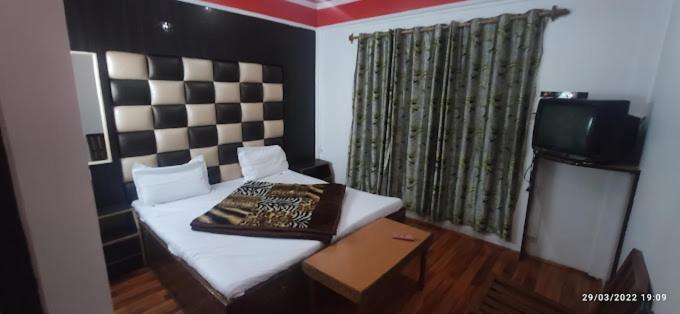 Hotel Parveen Srinagar (Jammu and Kashmir)