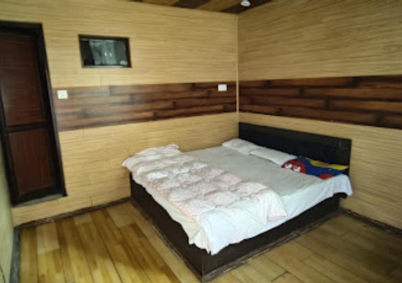Hotel Azhar Srinagar (Jammu and Kashmir)