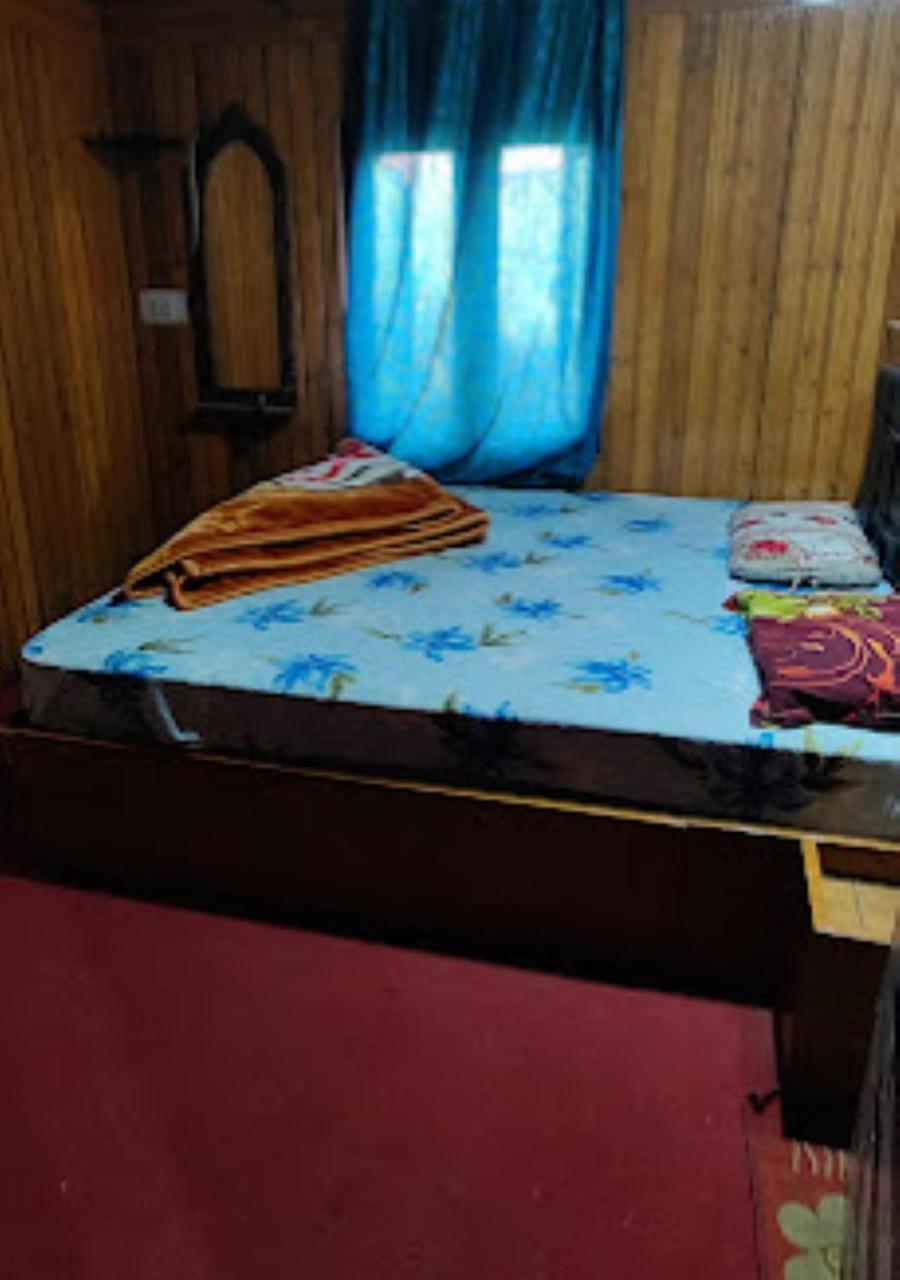 Hotel Azhar Srinagar (Jammu and Kashmir)