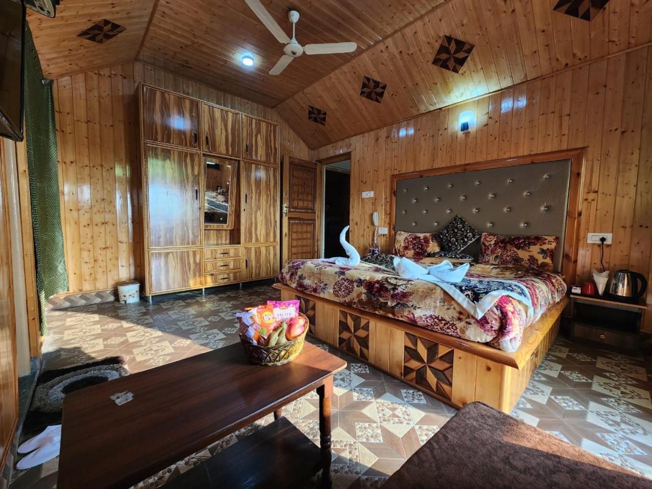 Hotel Group Of 4*