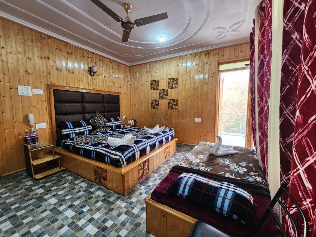 Group Of Hotel Srinagar (Jammu and Kashmir)