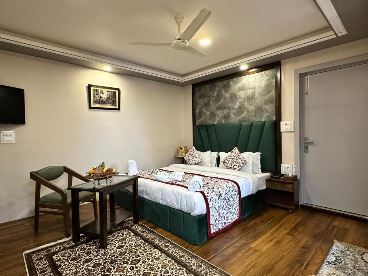 Hotel Group Of Srinagar (Jammu and Kashmir)