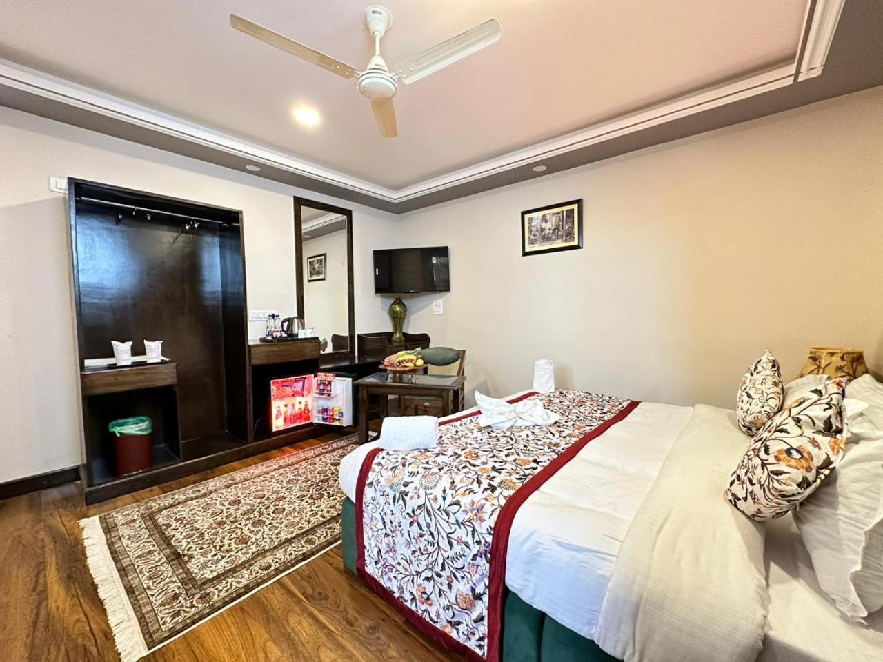 Group Of 4* Srinagar (Jammu and Kashmir)