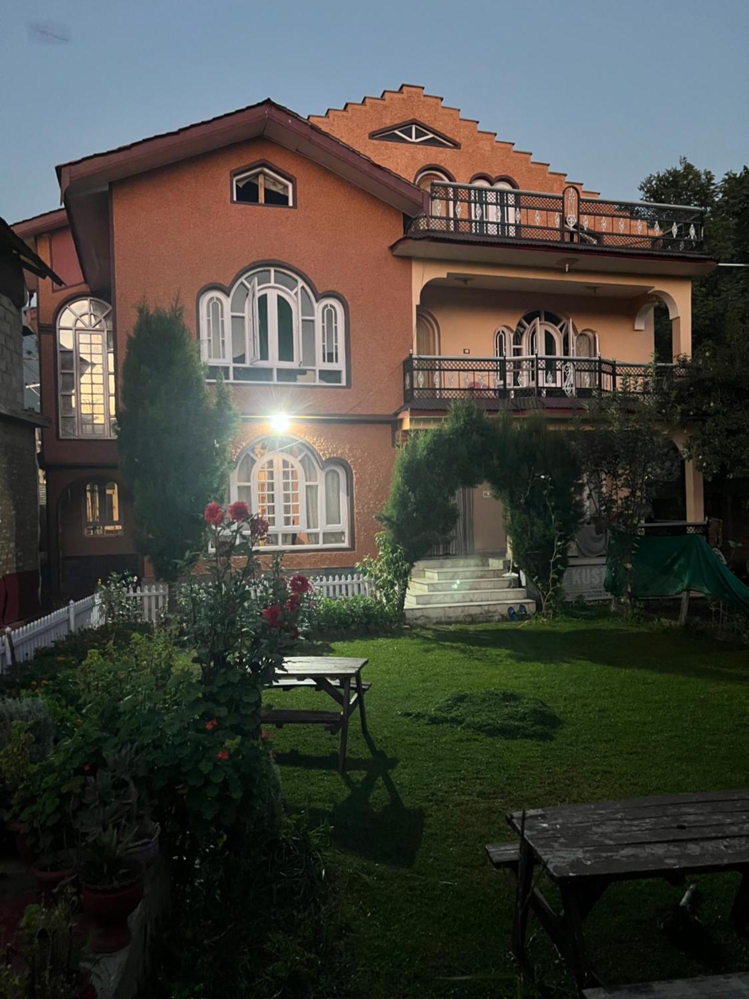 Hostel New Urban Den Srinagar (Jammu and Kashmir)