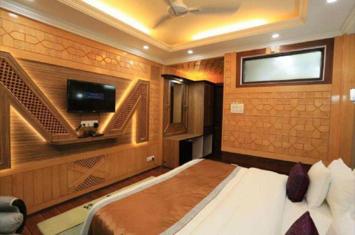 The Opal Oasis Hotel Srinagar (Jammu and Kashmir)