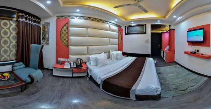 Hotel The Opal Oasis Srinagar (Jammu and Kashmir)
